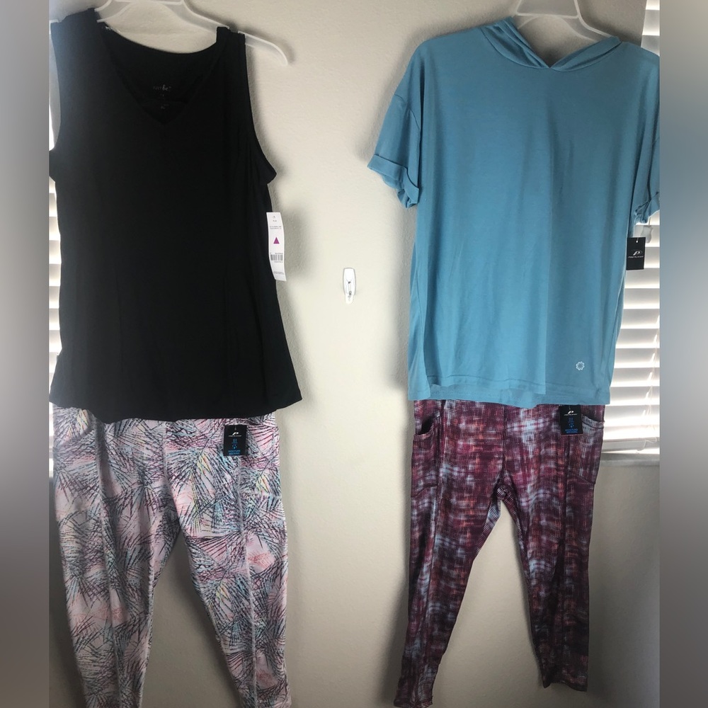 Women’s 2 shirts & 2 capri leggings BNWT
